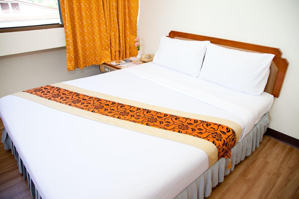 Thumrin Hotel Trang Room photo