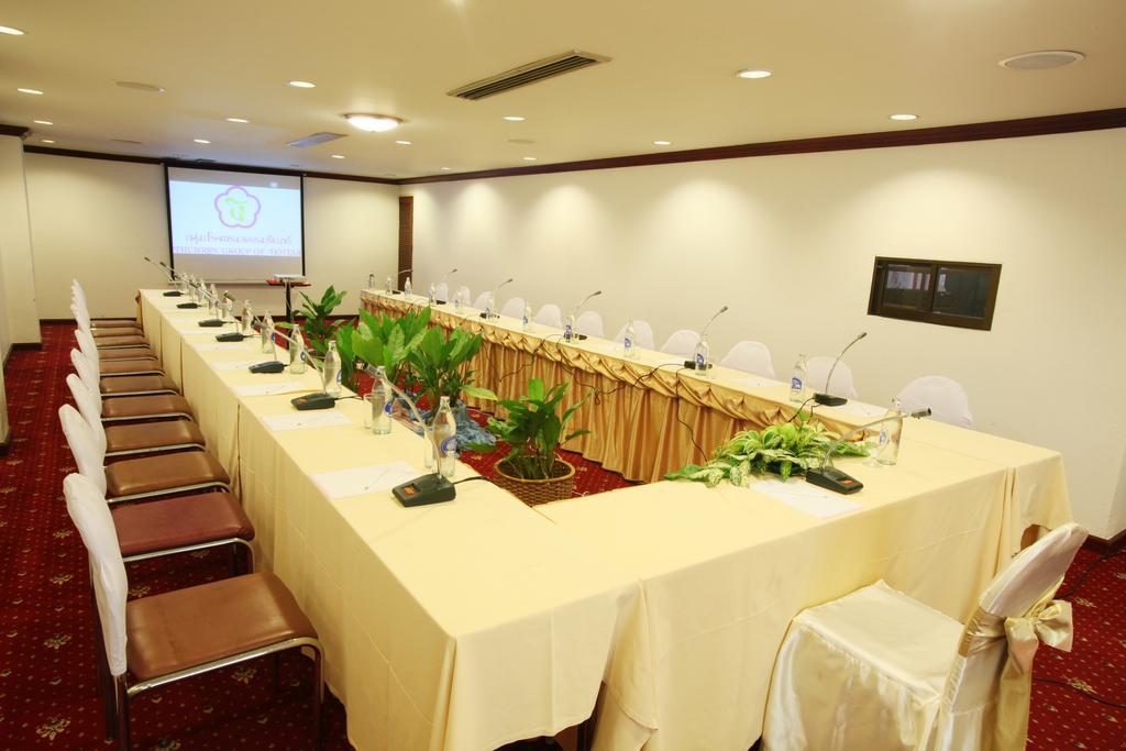 Thumrin Hotel Trang Exterior photo