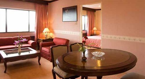 Thumrin Hotel Trang Exterior photo