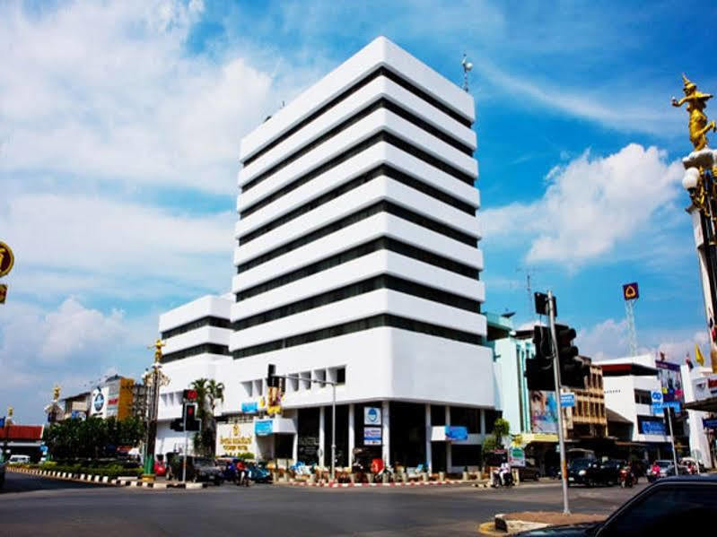 Thumrin Hotel Trang Exterior photo